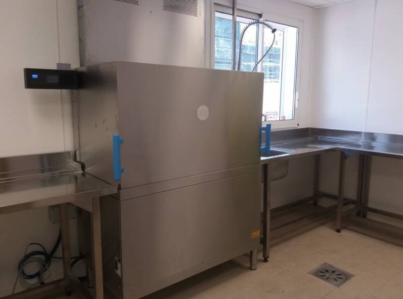 Matériel de laverie pour la plonge d'une école à La Ciotat