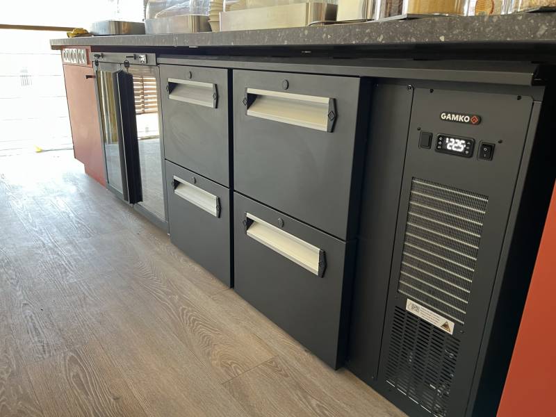 Installation d'une salle de petit déjeuner pour un hôtel à Aubagne