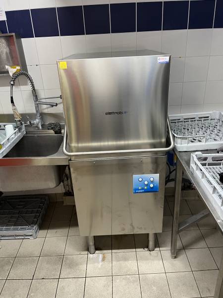 Installation d'un lave-vaisselle professionnel dans un hotel à Aix 
