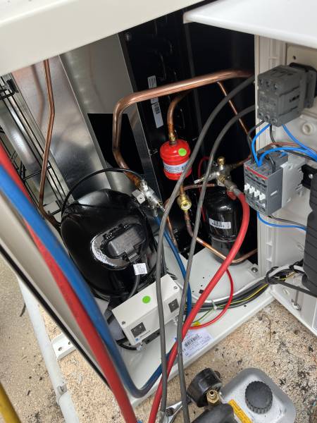 Dépannage d'un frigo dans un café à Marseille